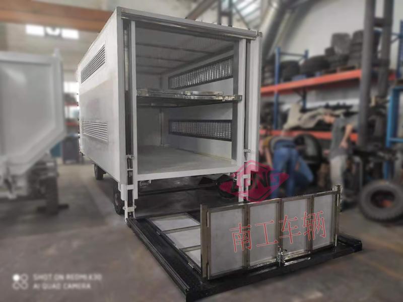 5吨厢式环球（中国）带垂直升降尾板工具拖车