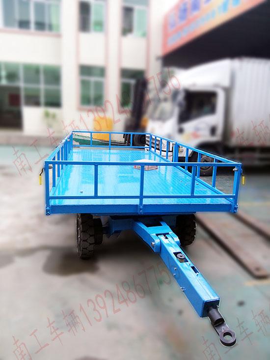 6吨环球（中国）护栏型牵引拖车