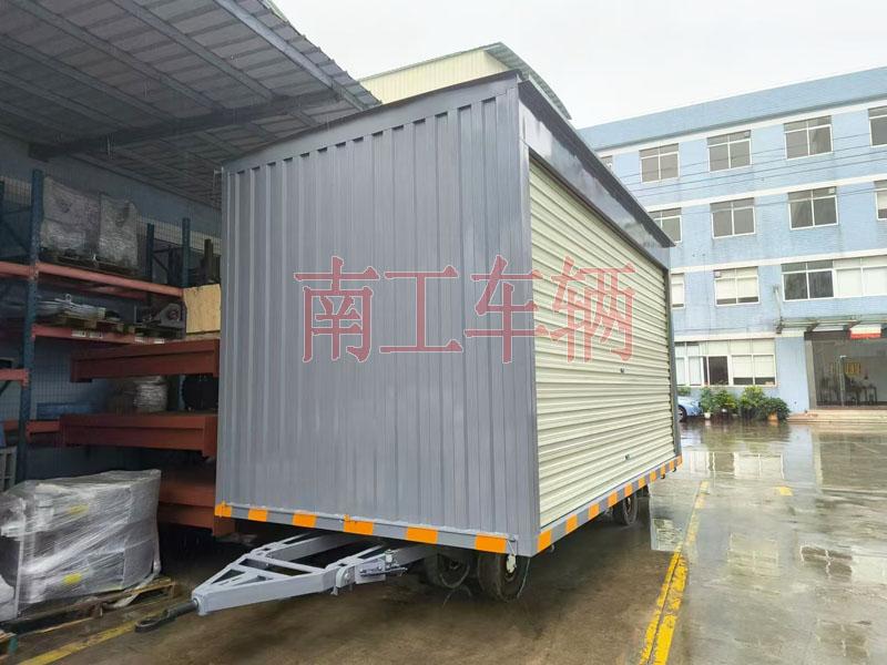 10吨箱式环球（中国）两侧带卷帘门 牵引雨篷拖车
