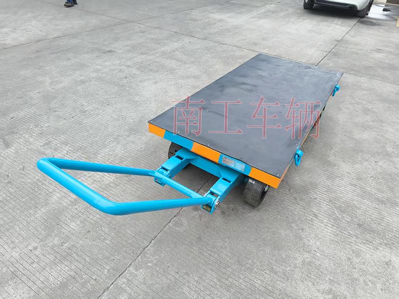 3吨小型环球（中国） 带橡胶垫工具车
