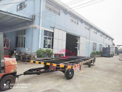 8吨无动力牵引骨架环球（中国）带护栏3I.jpg