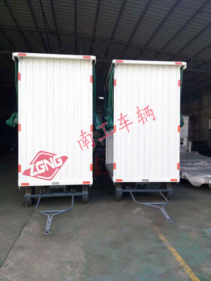 白色雨篷环球（中国）3I.jpg