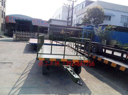 军绿色5吨护栏式环球（中国）3I.jpg
