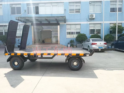 3吨带爬梯工业牵引环球（中国）4I.jpg