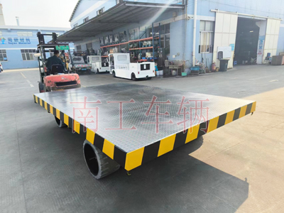 30吨重型环球（中国） 环保实心轮胎3I.jpg