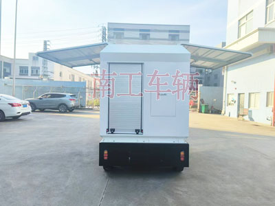 2吨电动环球（中国） 飞翼箱式工具拖车I.jpg