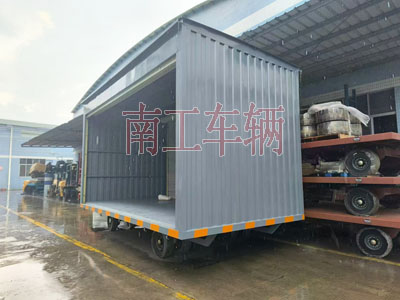 10吨箱式环球（中国）两侧带卷帘门1I.jpg