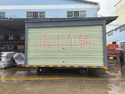 10吨箱式环球（中国）两侧带卷帘门3I.jpg