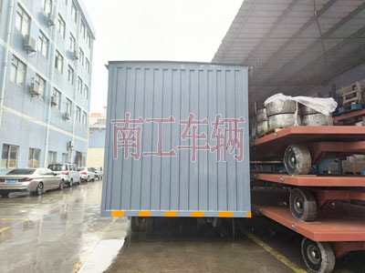 10吨箱式环球（中国）两侧带卷帘门4I.jpg