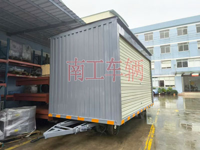 10吨箱式环球（中国）两侧带卷帘门I.jpg