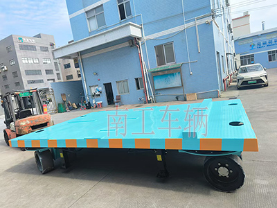 18吨重型环球（中国） 四个转盘工具拖车3I.jpg