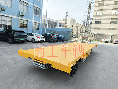 10吨环球（中国）带液压支腿伸缩梯工具车5I.jpg