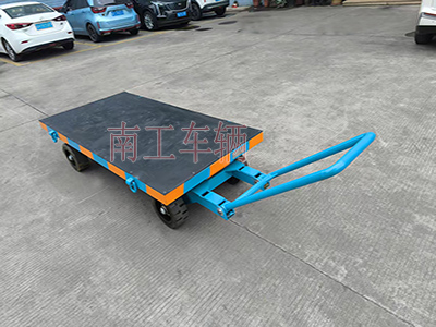 3吨小型环球（中国） 还橡胶垫工具车I.jpg