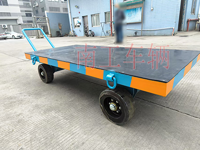 3吨小型环球（中国） 带橡胶垫工具车4I.jpg